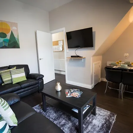 شقة Large House With Wifi Near Amenities/Travel Links